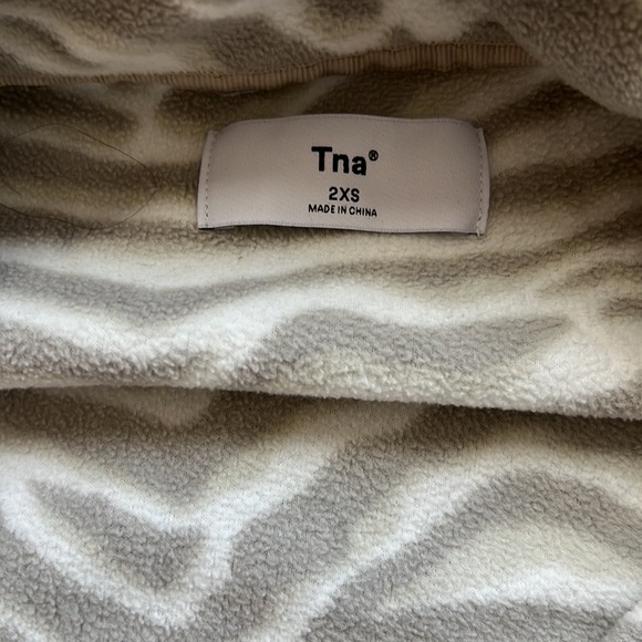 Aritzia TNA POLAR FLEECE HALF ZIP - Picture 2 of 3